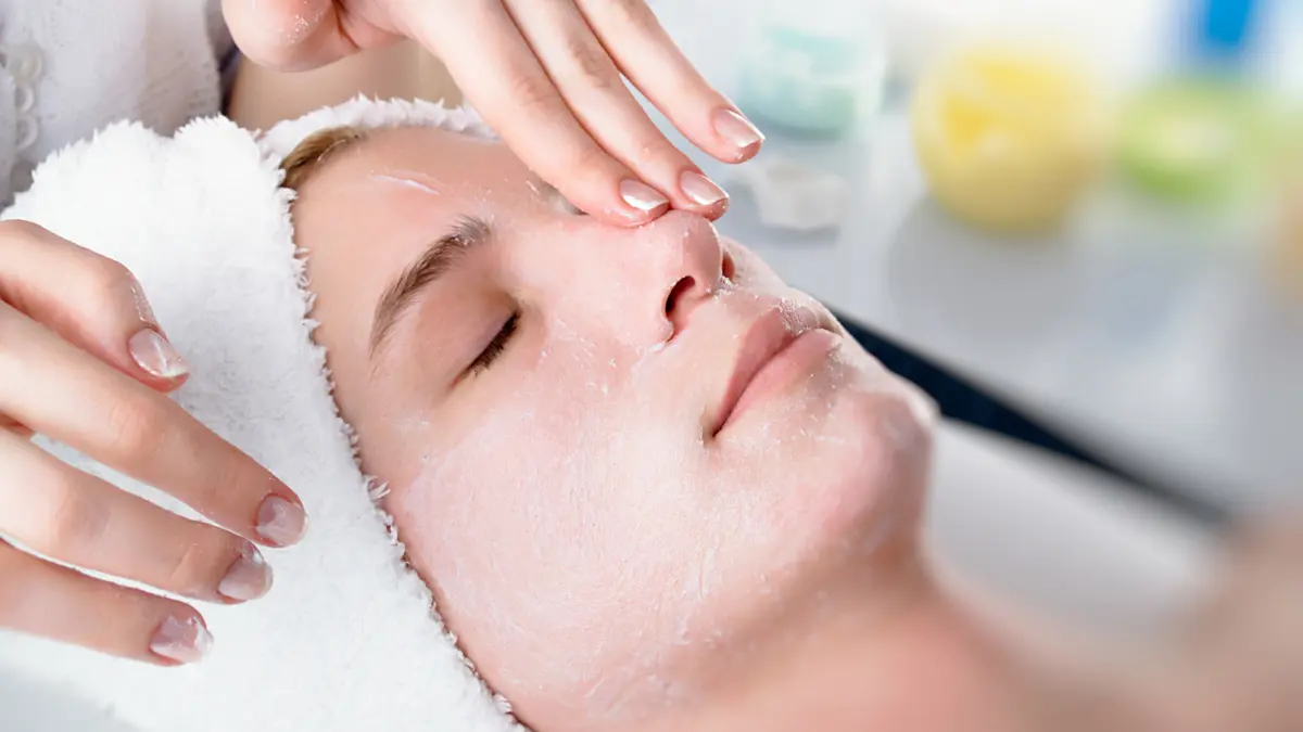 Gambar untuk artikel Mengenal Perbedaan Basic dan Advanced Facial Treatment
